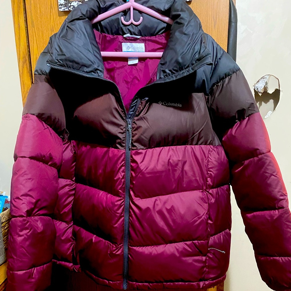 Columbia size 2X Beautiful Winter Coat. Purple, maroon, and black jacket.